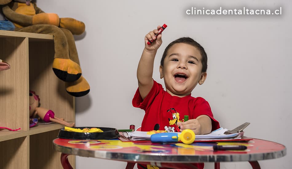 niño en la clinica dental tacna